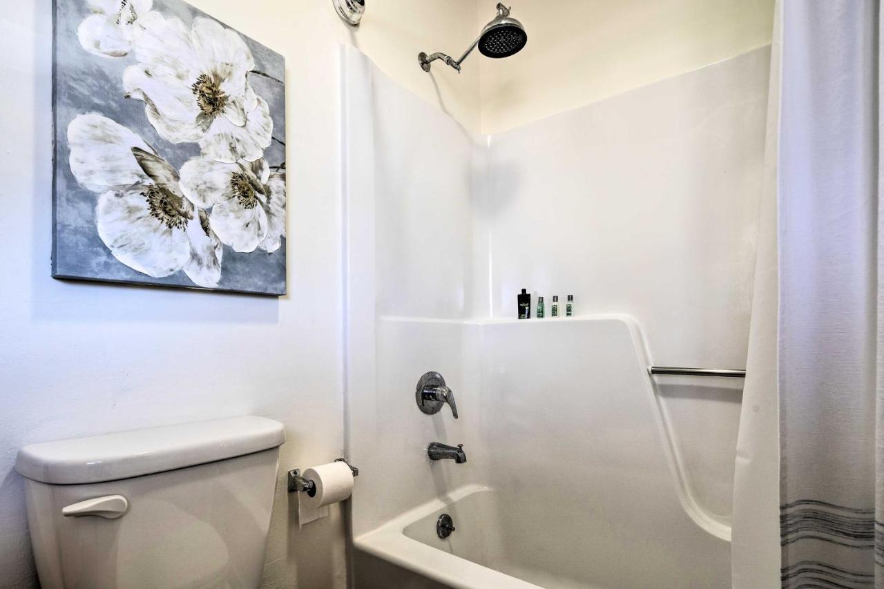 Lake Lure Studio With Private Balcony And Pool Access! Екстер'єр фото